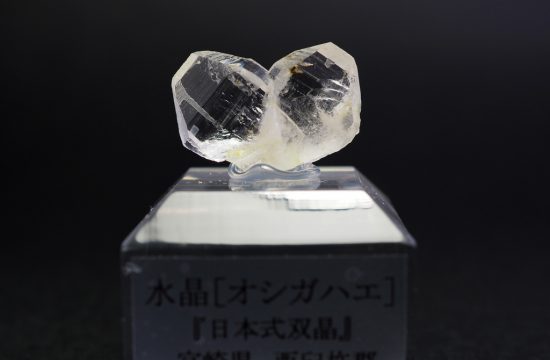 日本式双晶（尾小八重オシガハエ）