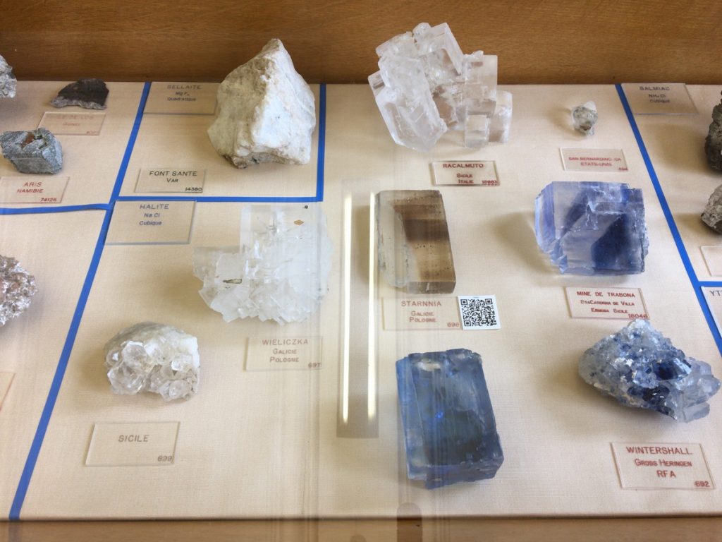 青い岩塩たち